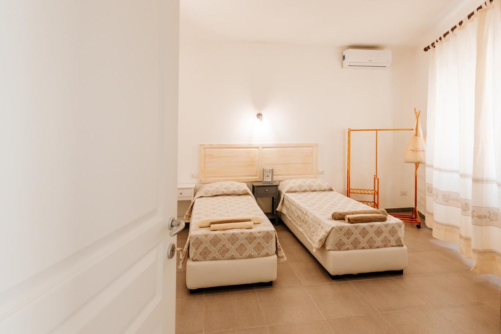 Domo Mediterranea Affittacamere-Guest House SantʼAntìoco المظهر الخارجي الصورة